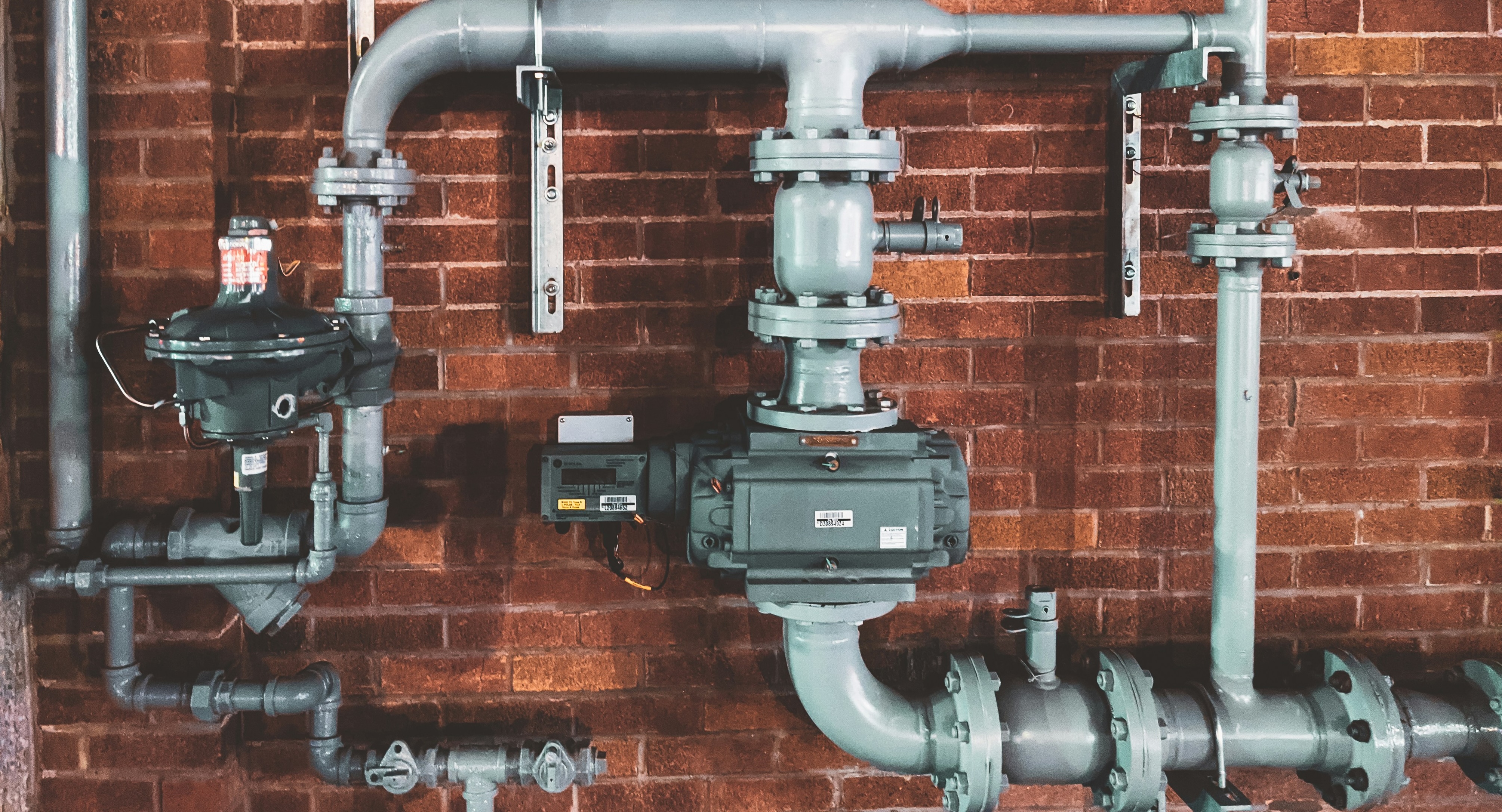 tuyauterie dans un local technique